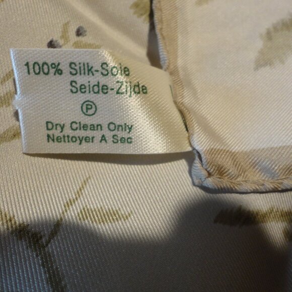 100% Silk Laura Ashley scarf 1970's vintage excellent condition 34 x 34 Italy - Picture 9 of 9